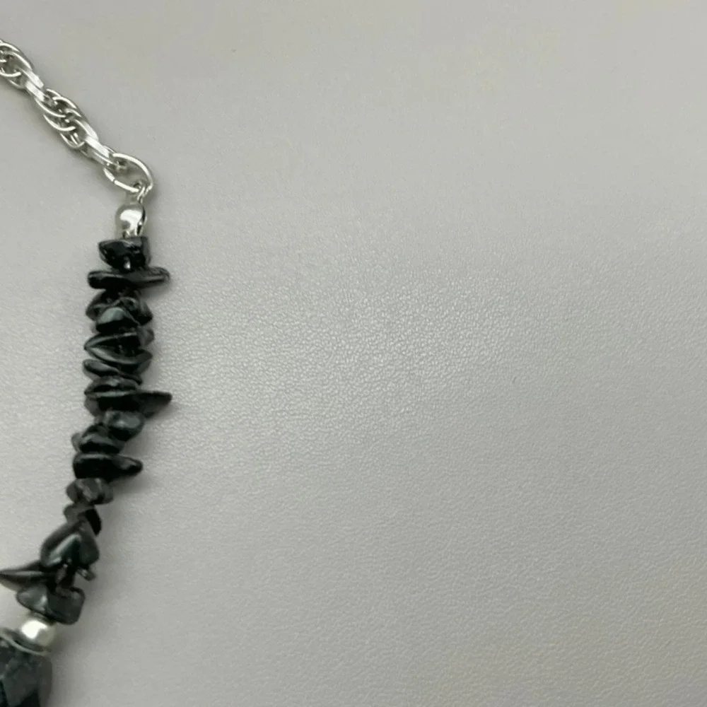 Chico's Necklace Womens Silver Tone Black Agate Stone Pendant Beaded 22 Inches